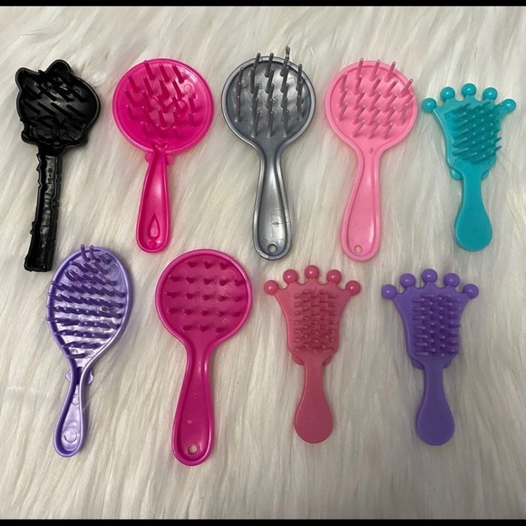 Barbie and Monster High Hair Brushes - Picture 2 of 2